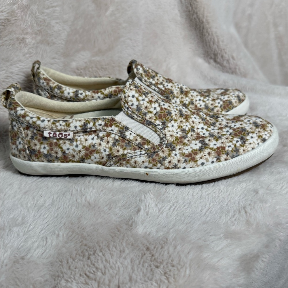Taos "Dandy" Slip On Daisies Canvas Sneaker Womens Sz 7.5